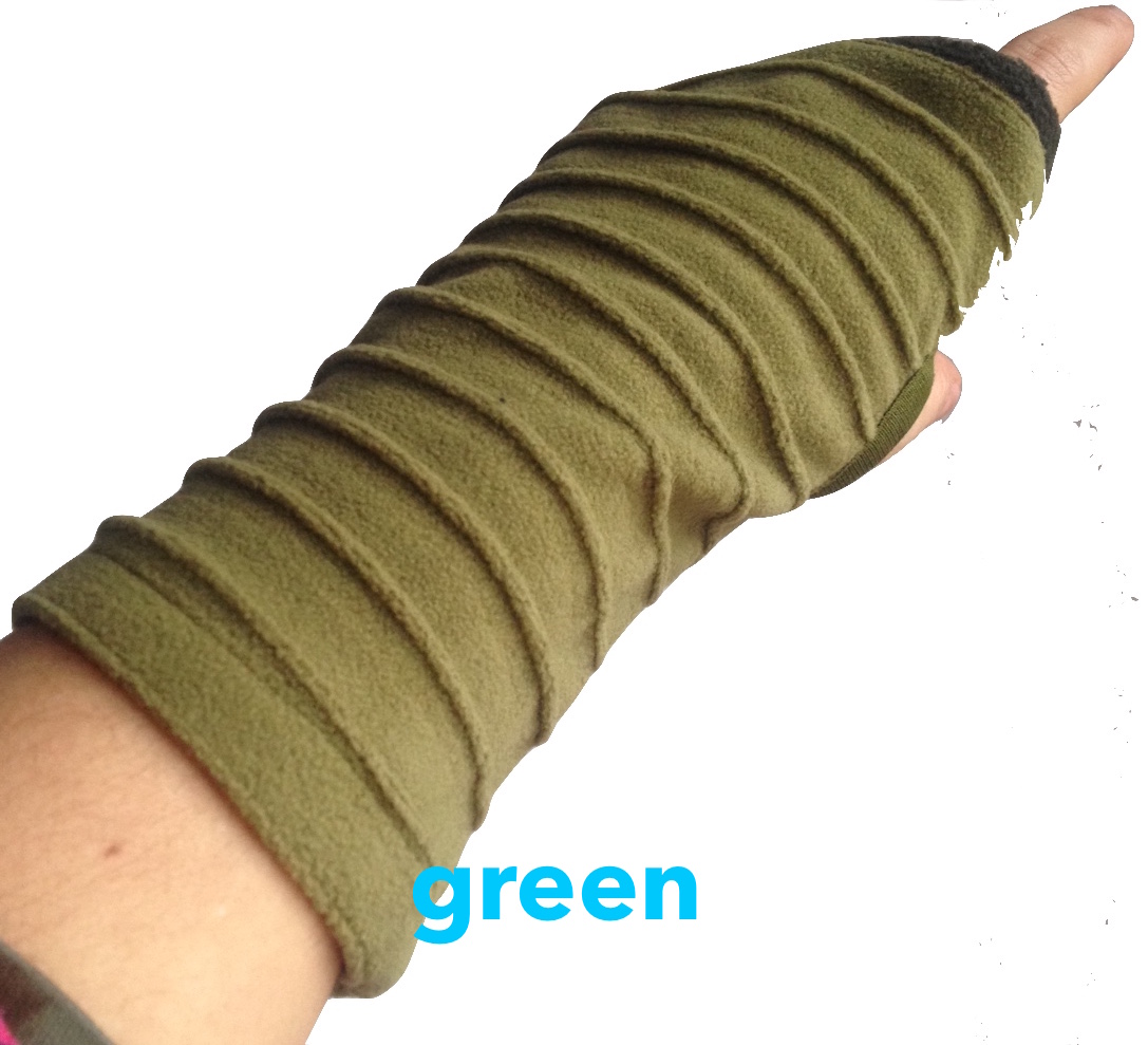 Fleece wrist warmers with thumb hole Gekko Bohotique